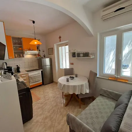 Apartment Merlin Bol Exterior photo